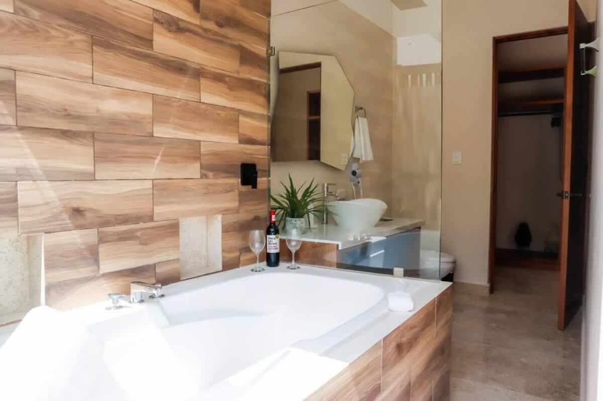 Huge 10br Luxury Complex With Private Pool & Serene Setting *