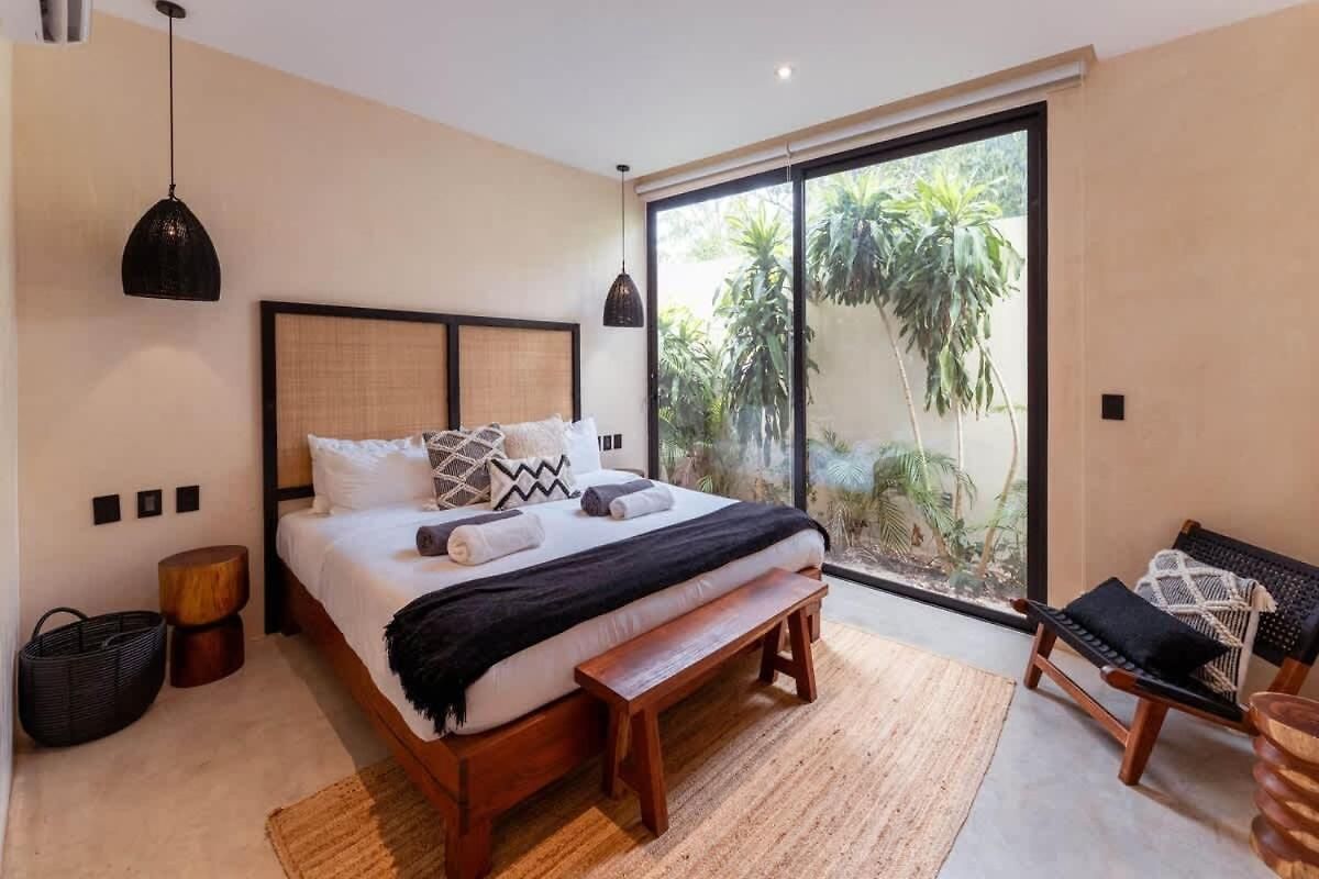Spacious 6br Luxe With 4 Private Pools And Yoga Space Rooftop & Concierge Holiday home