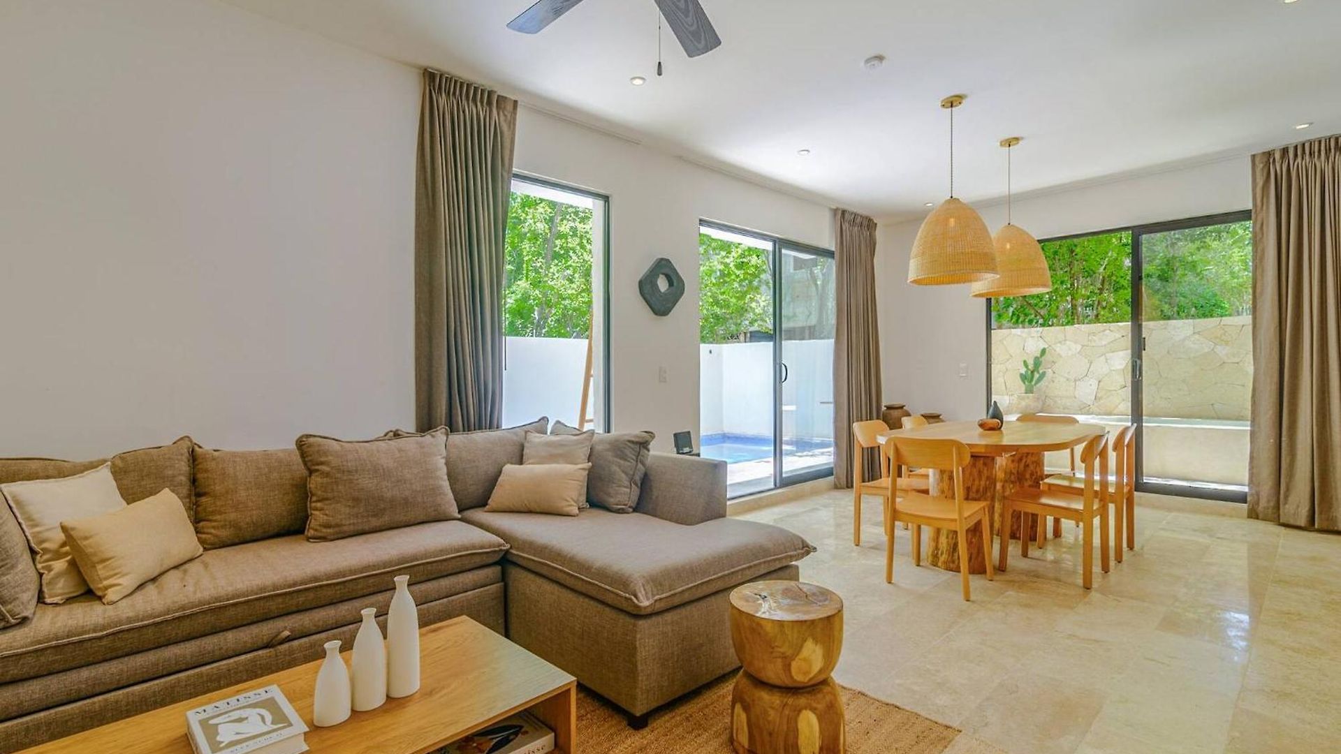Tropical Retreat: Scooters, Hot Tub, Pool, Projector Apartment *