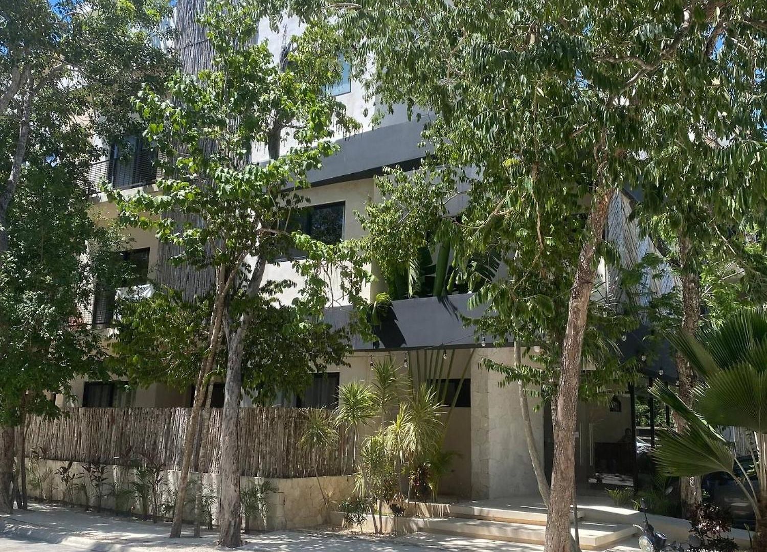 Great 3 Bedroom And Private Pool Apartment *