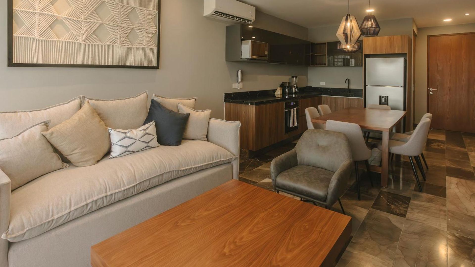 Luna Negra Penthouse 2br Apartment *