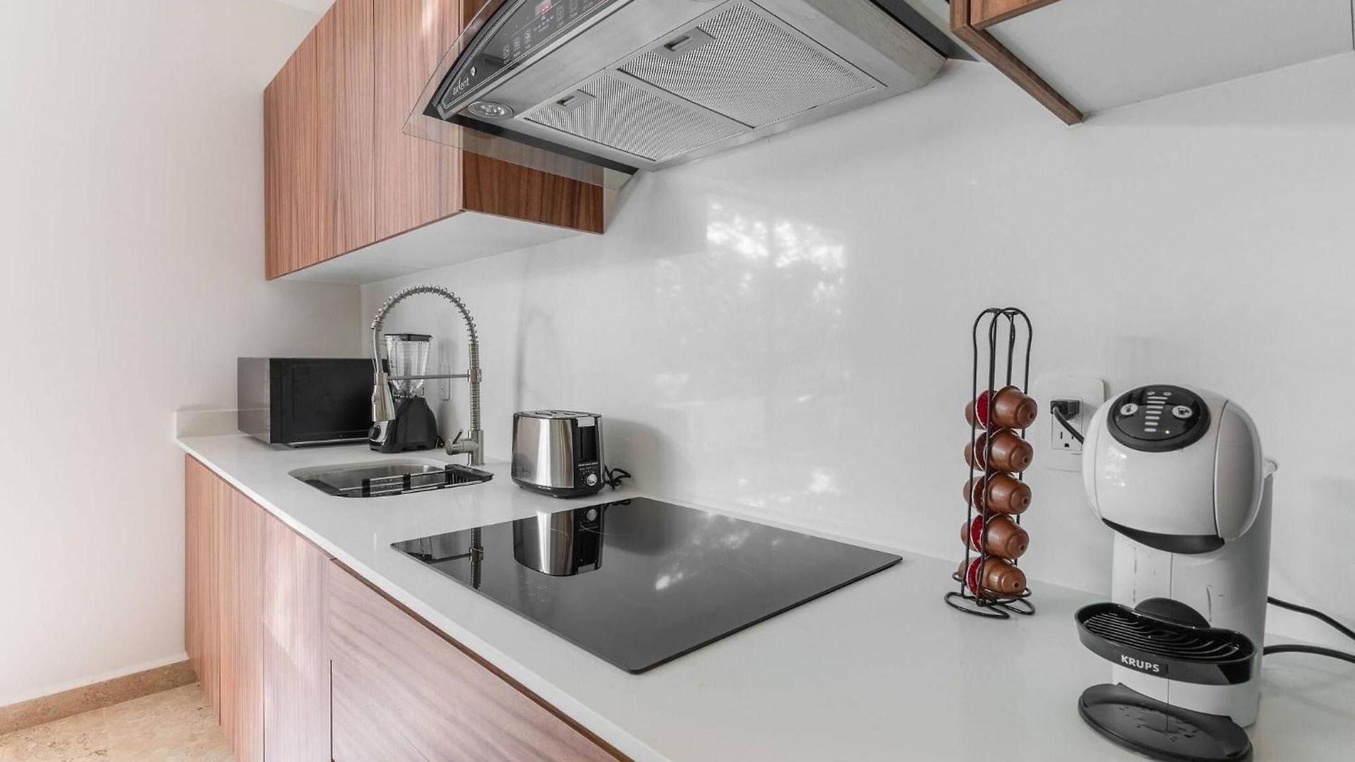 Modern And Bright Rooftop Pools Gym Cowork Apartment