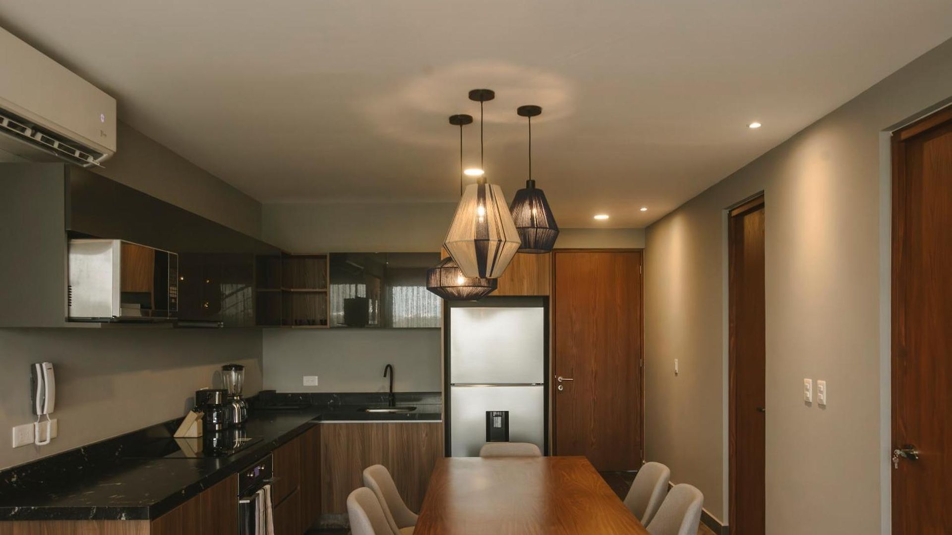 Luna Negra Penthouse 2br Apartment *