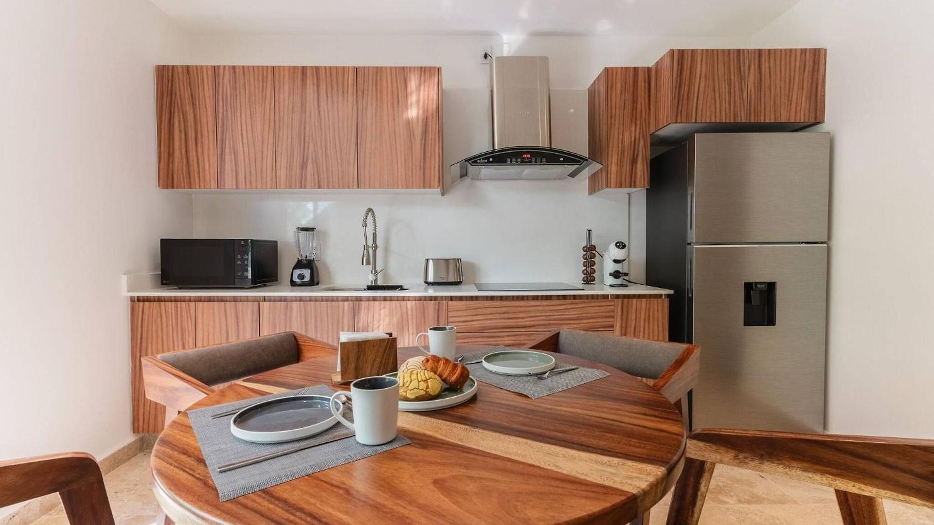 Apartment Modern And Bright Rooftop Pools Gym Cowork