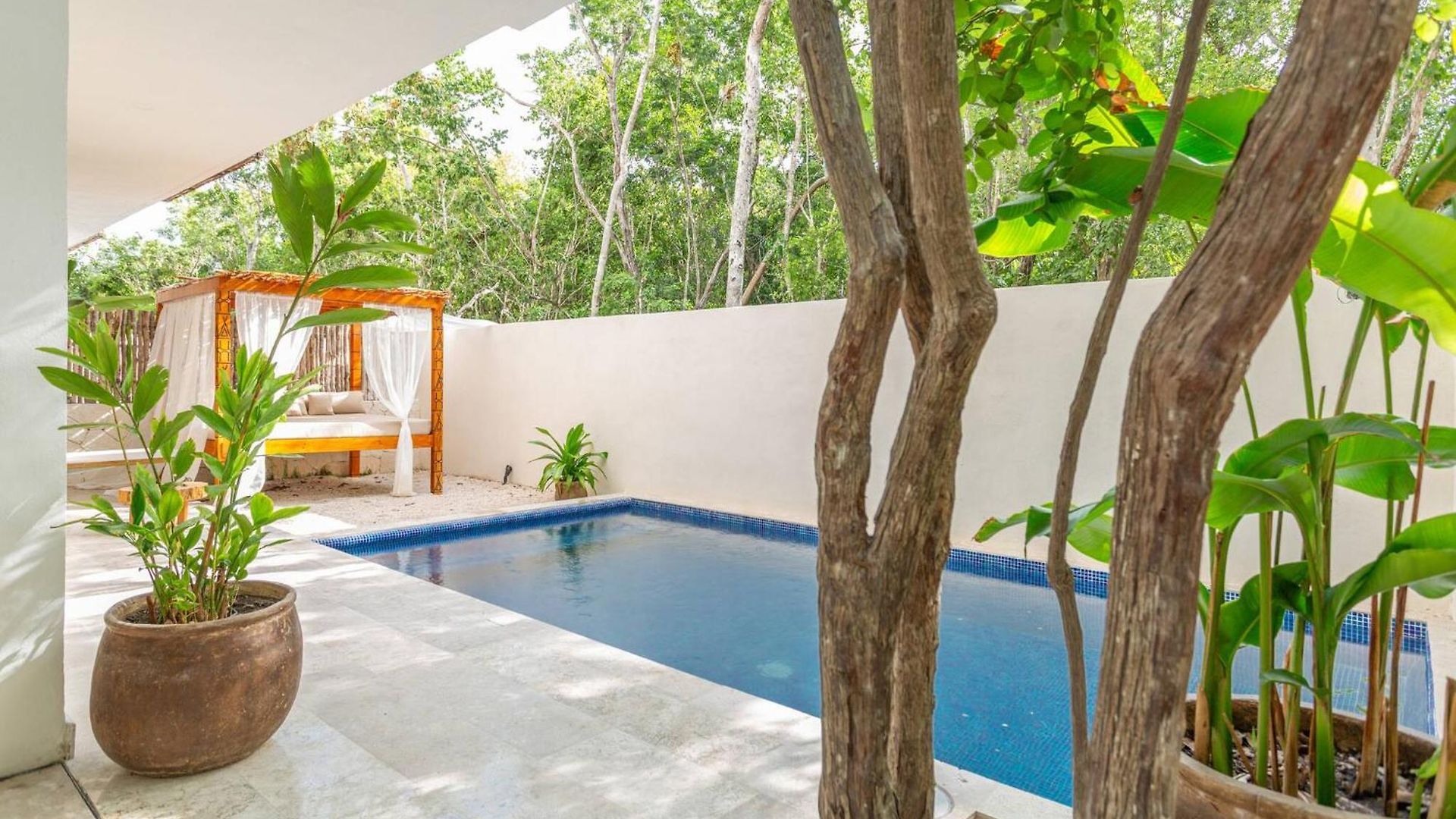 Apartment Tropical Retreat: Scooters, Hot Tub, Pool, Projector Tulum