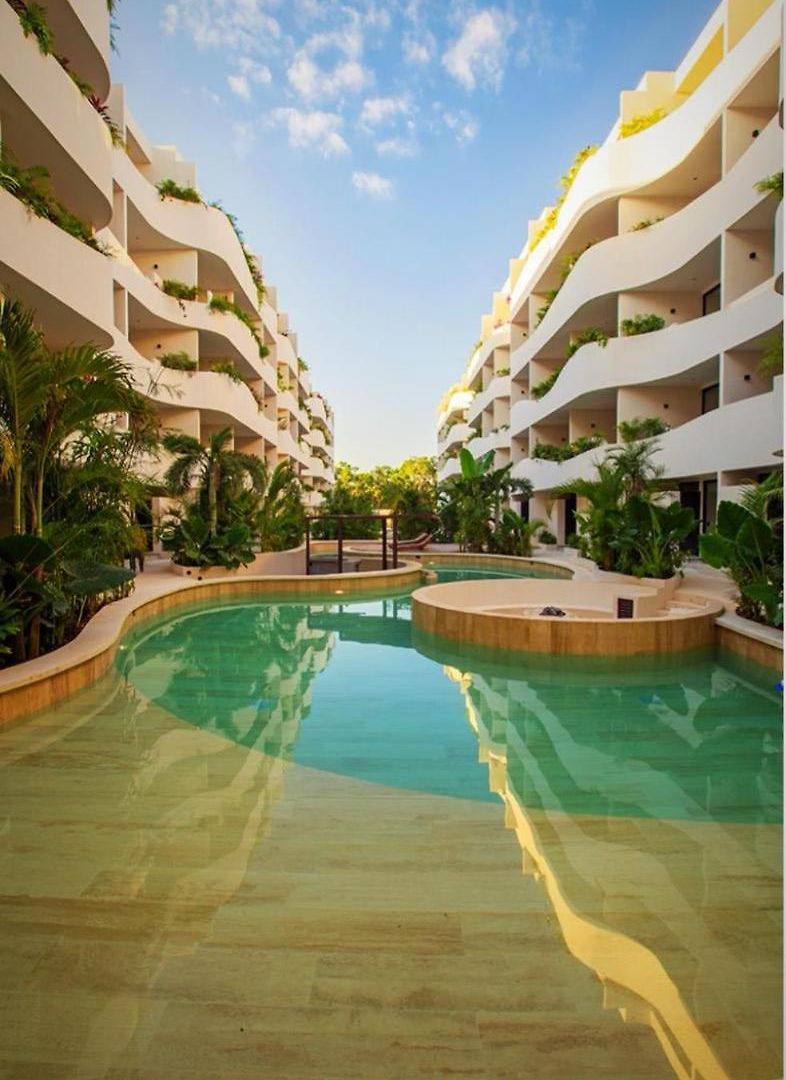 Apartment Getaway With Jacuzzi & Pools