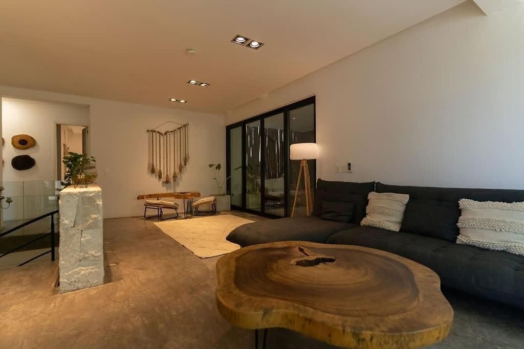 Stylish 3br Retreat In Serene Luxury Setting *