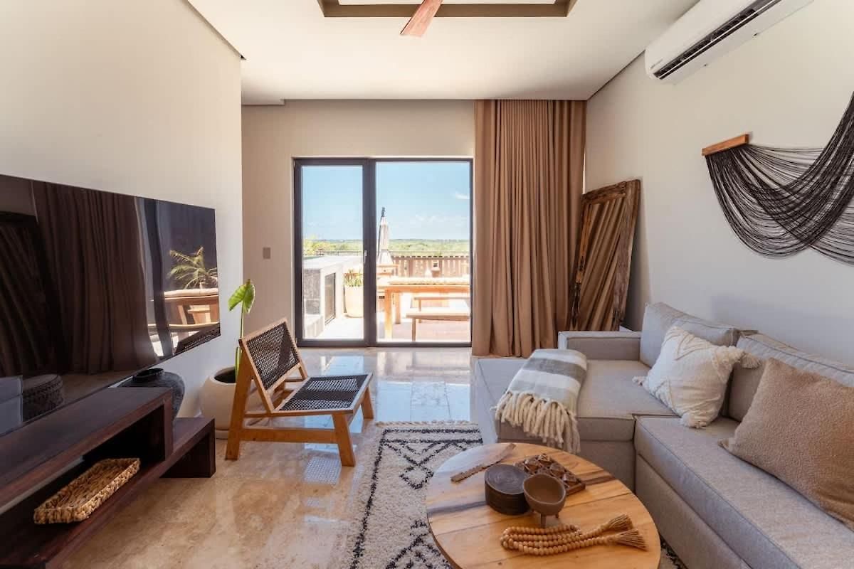 Amira - Stylish Penthouse With Rooftop Pool & Sea Horizon