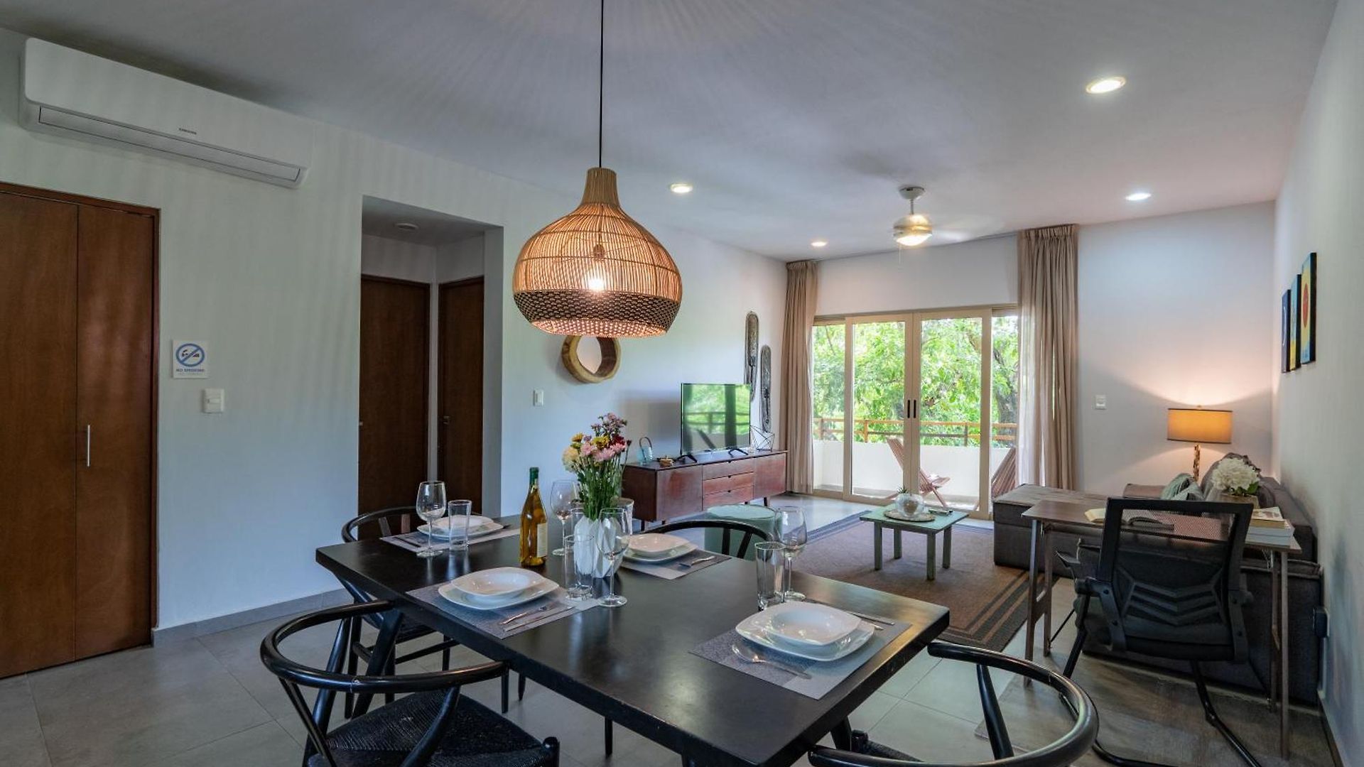 Apartment Spacious With Pool In Gated Community *