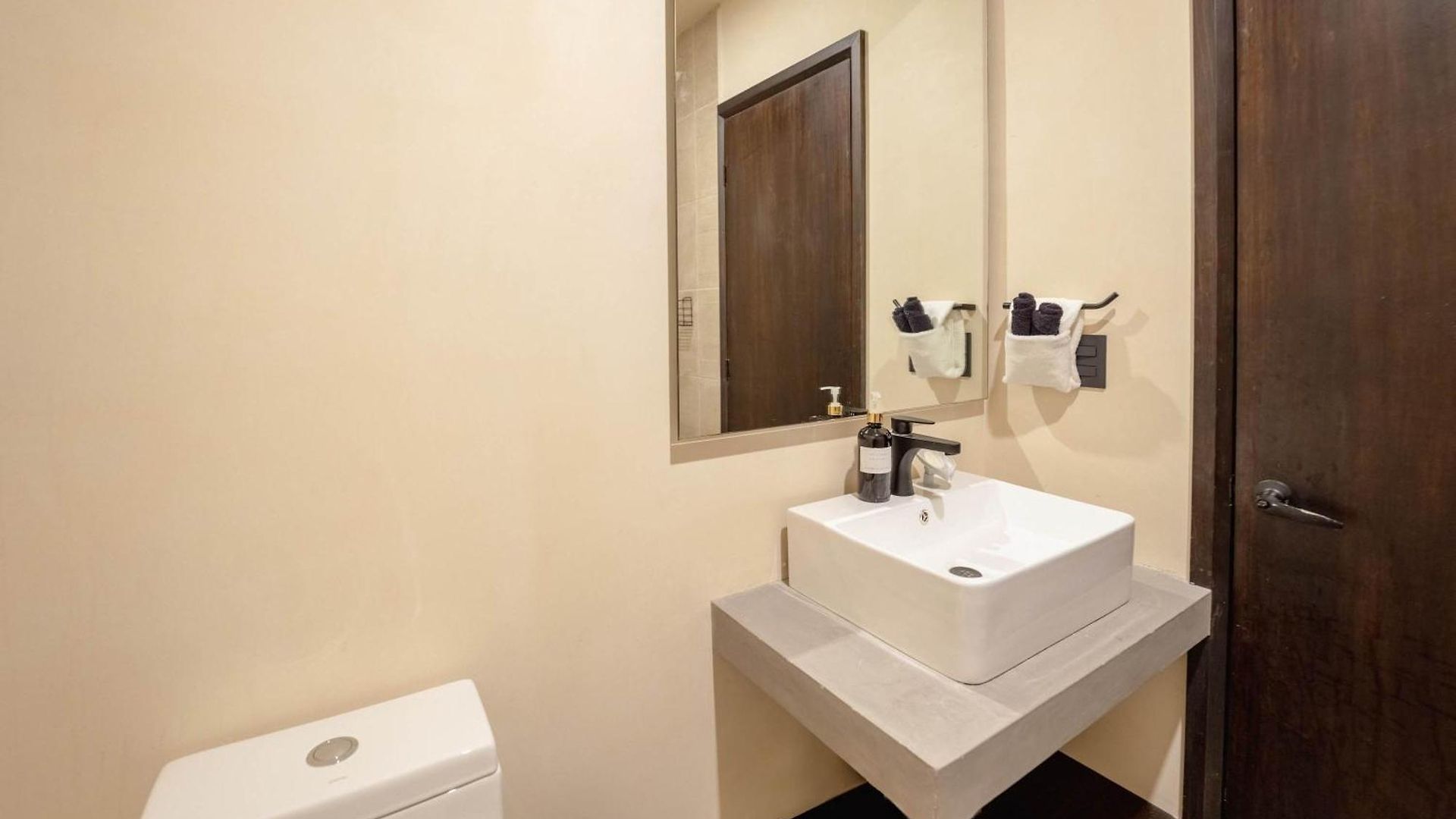 Talulah Living 3br - Private & Shared Pool *