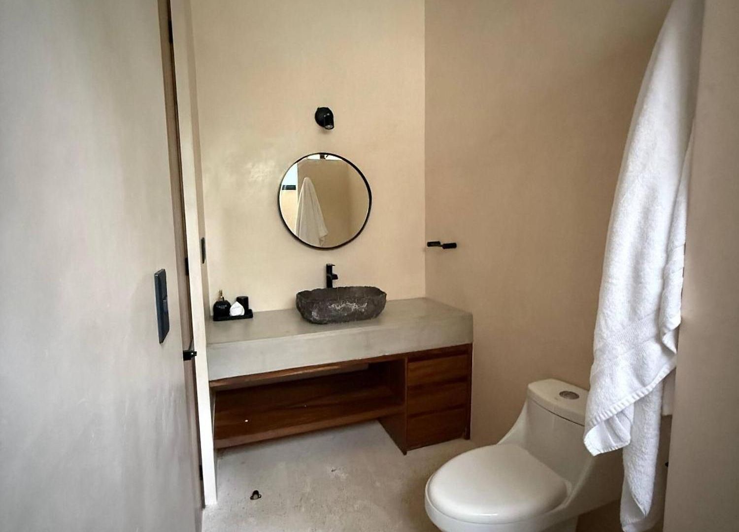 Great 3 Bedroom And Private Pool Apartment *