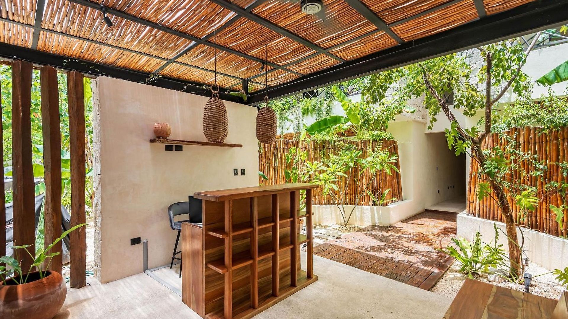 Apartment | Boutique P/2 • Swim Up-patio & Kitchenette