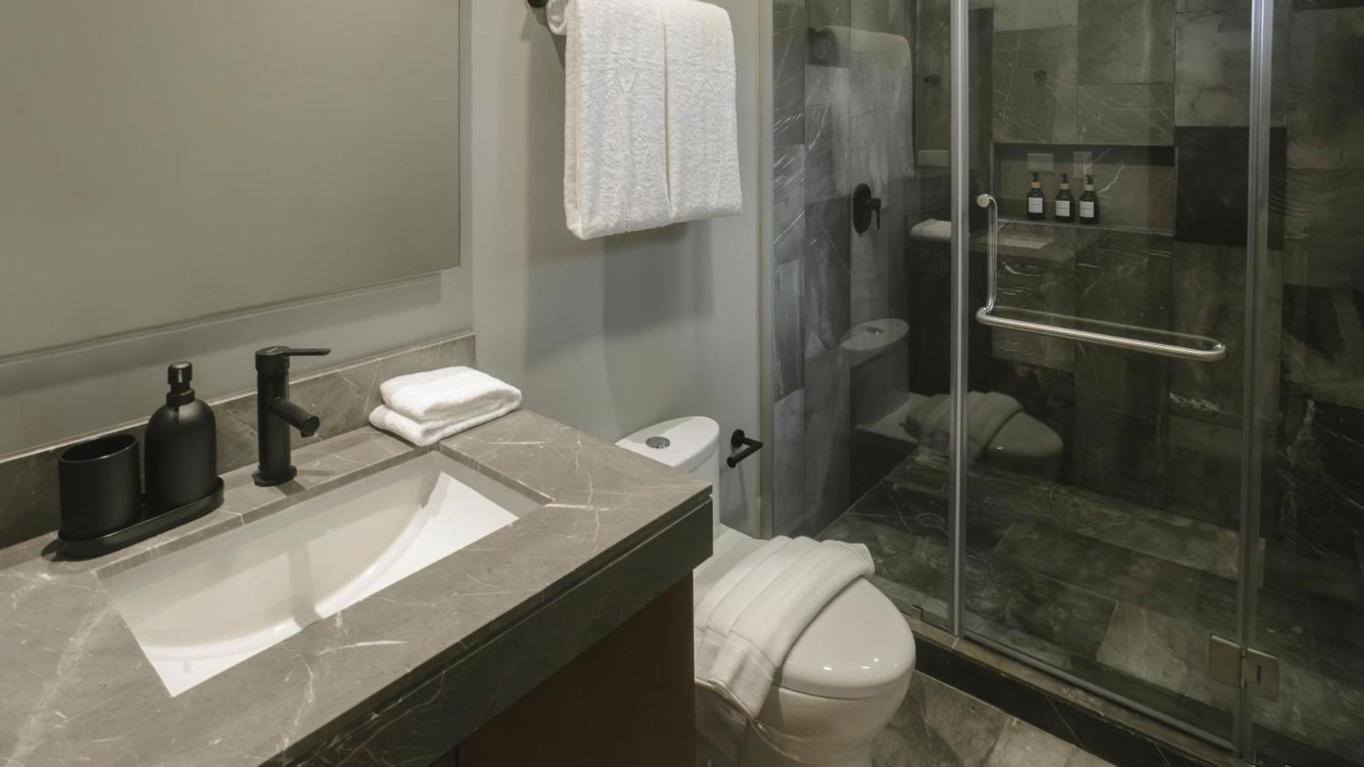 Luna Negra Penthouse 2br *