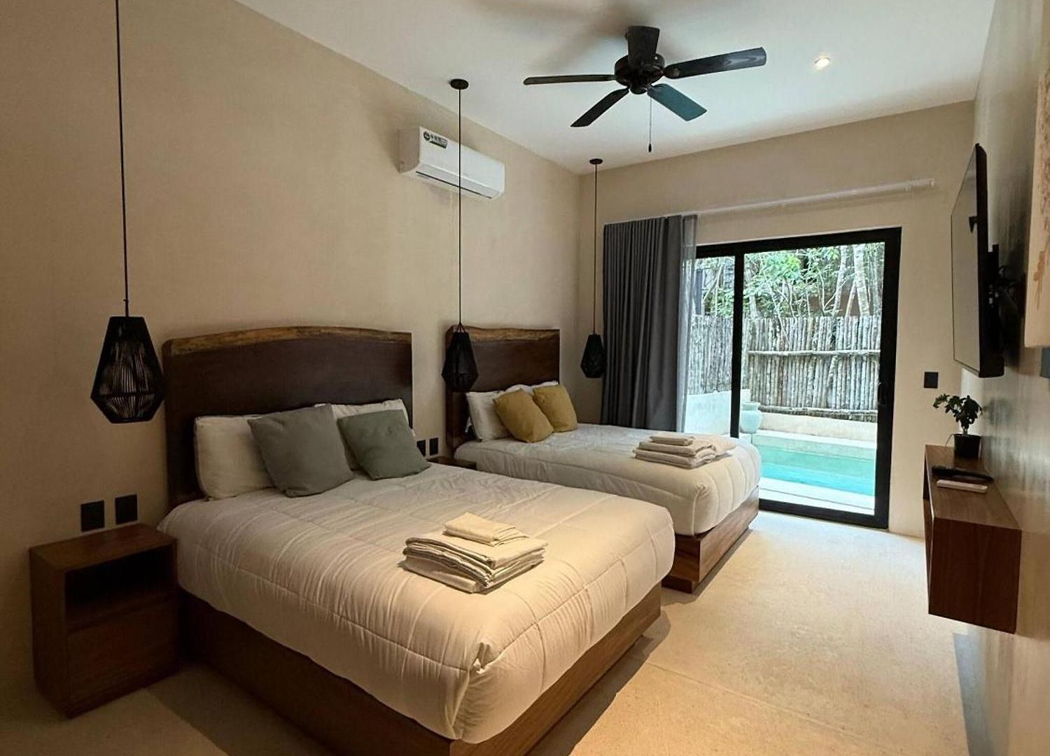 Great 3 Bedroom And Private Pool Apartment *