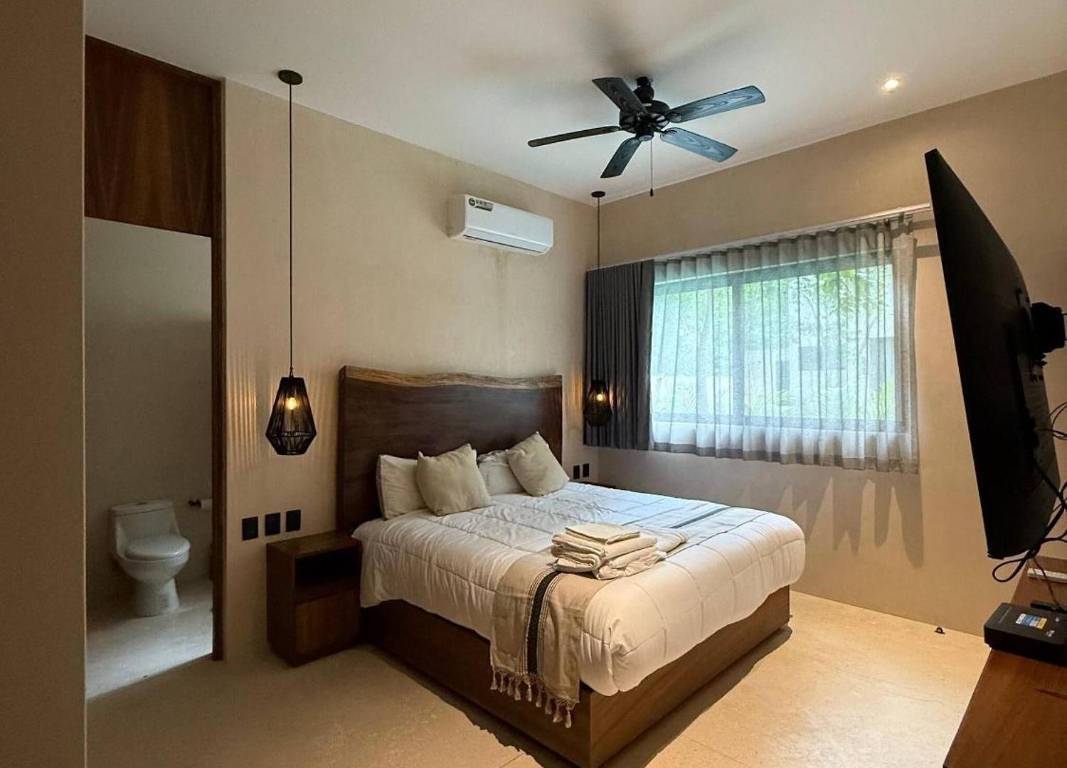 Great 3 Bedroom And Private Pool Apartment *