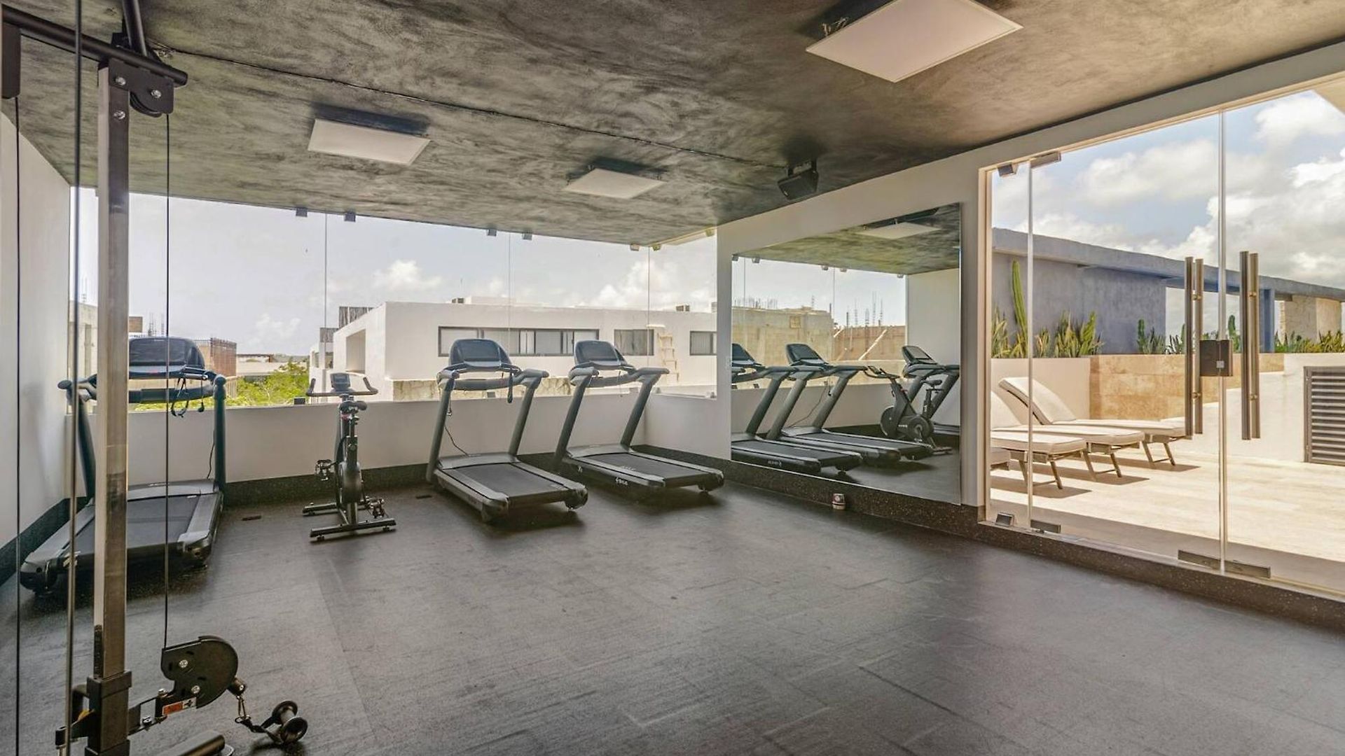 Tropical Retreat: Scooters, Hot Tub, Pool, Projector Apartment Tulum
