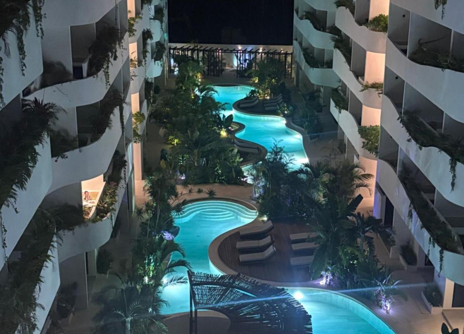 Apartment Getaway With Jacuzzi & Pools
