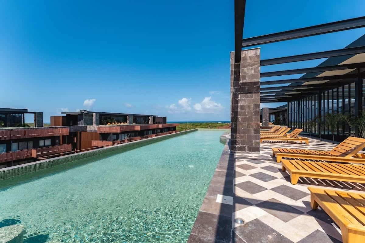Amira - Stylish Penthouse With Rooftop Pool & Sea Horizon