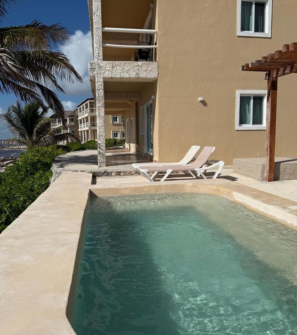 Beachfront In Apartment *