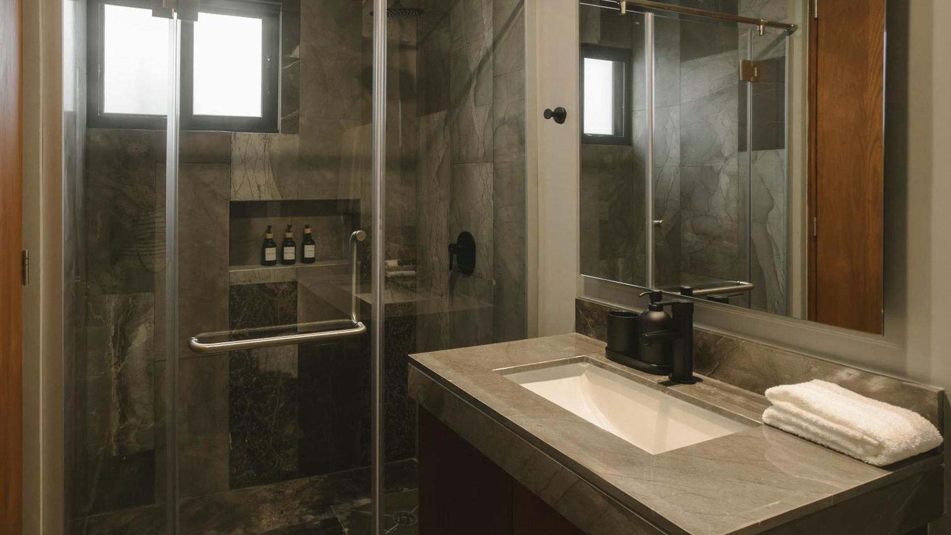 Luna Negra Penthouse 2br Apartment *