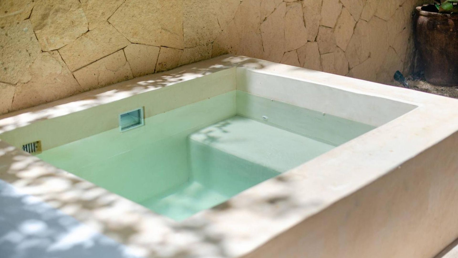 Tropical Retreat: Scooters, Hot Tub, Pool, Projector Apartment Tulum