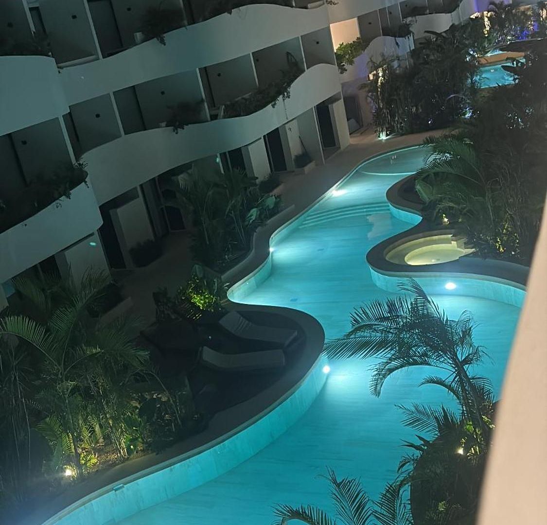 Getaway With Jacuzzi & Pools