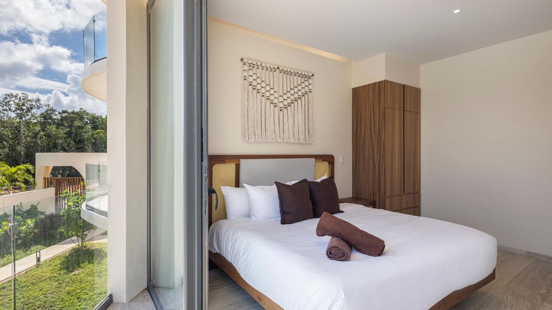 Mistiq Apartment *