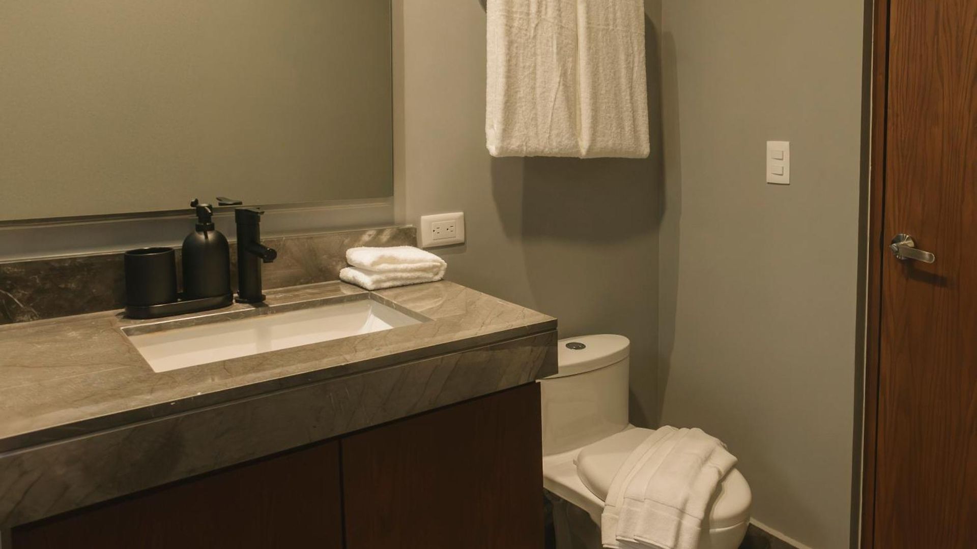 Luna Negra Penthouse 2br