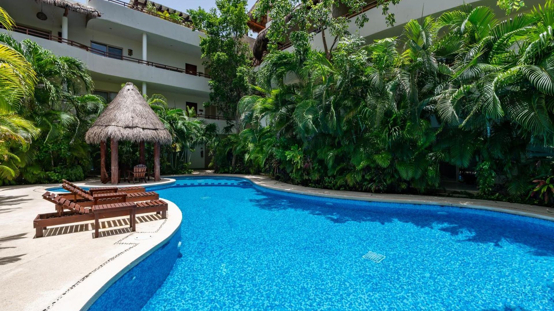 Spacious With Pool In Gated Community *