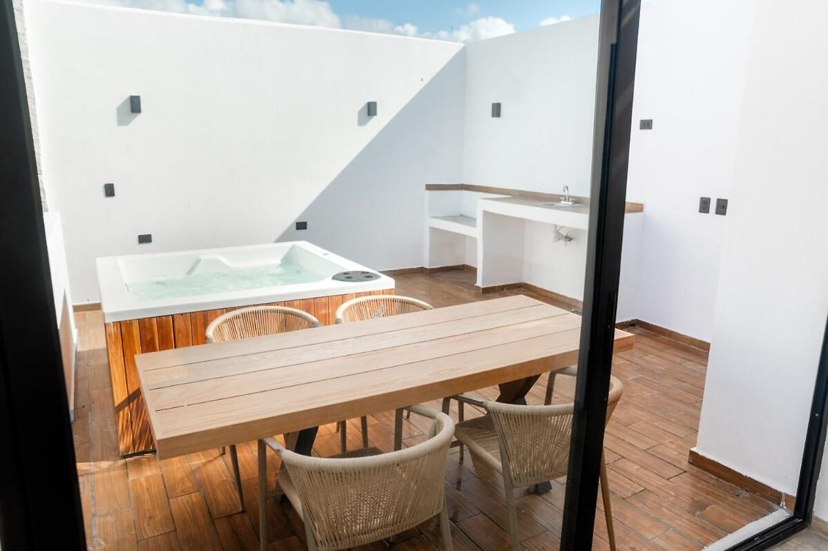Ph 3br Jacuzzi Club Pass *