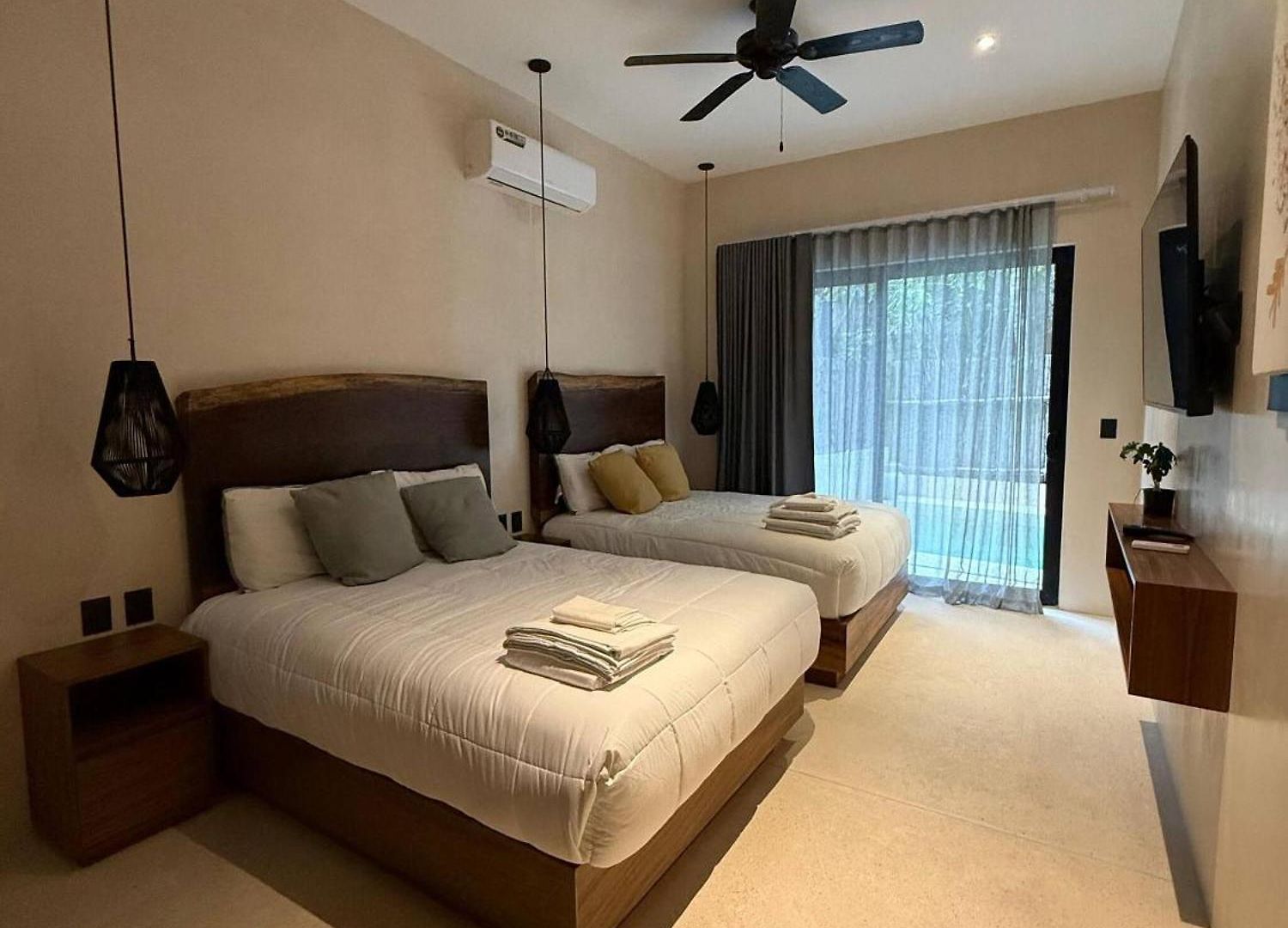 Great 3 Bedroom And Private Pool Apartment *