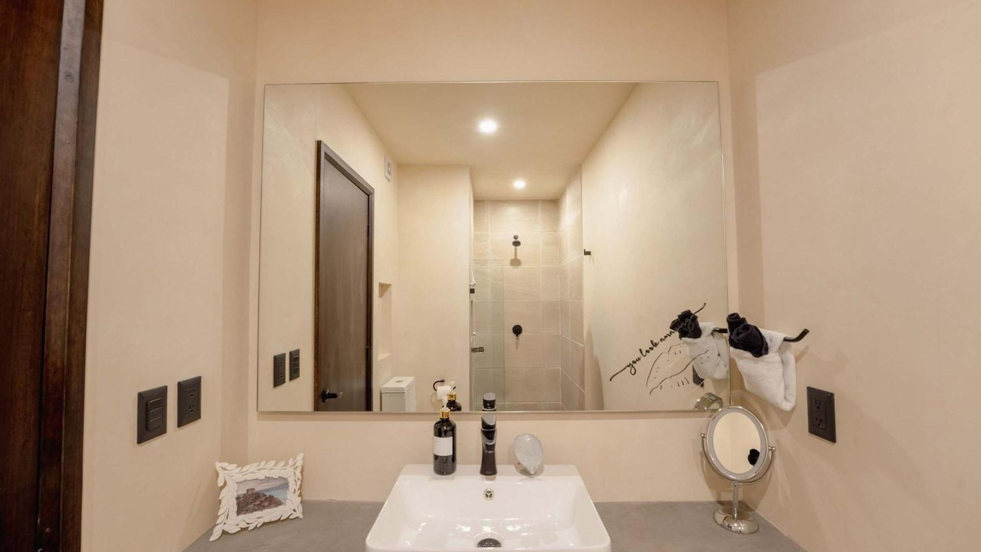 Talulah Living 3br - Private & Shared Pool Apartment *
