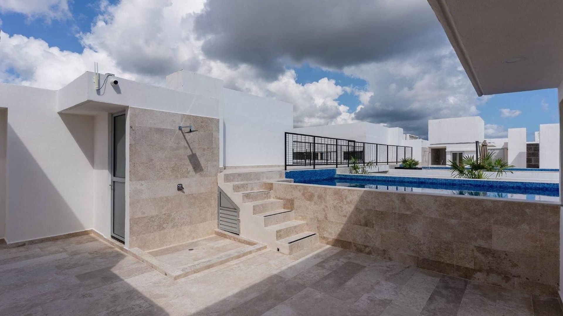 Modern And Bright Rooftop Pools Gym Cowork Apartment