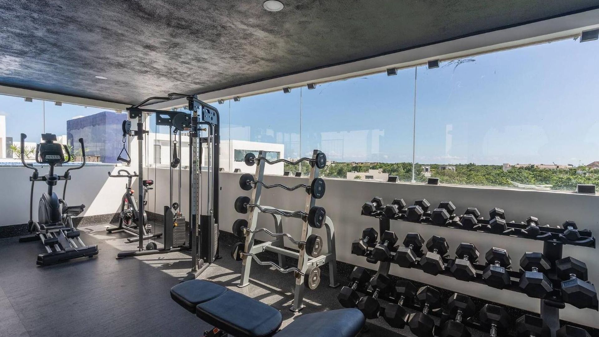 Apartment Modern And Bright Rooftop Pools Gym Cowork *