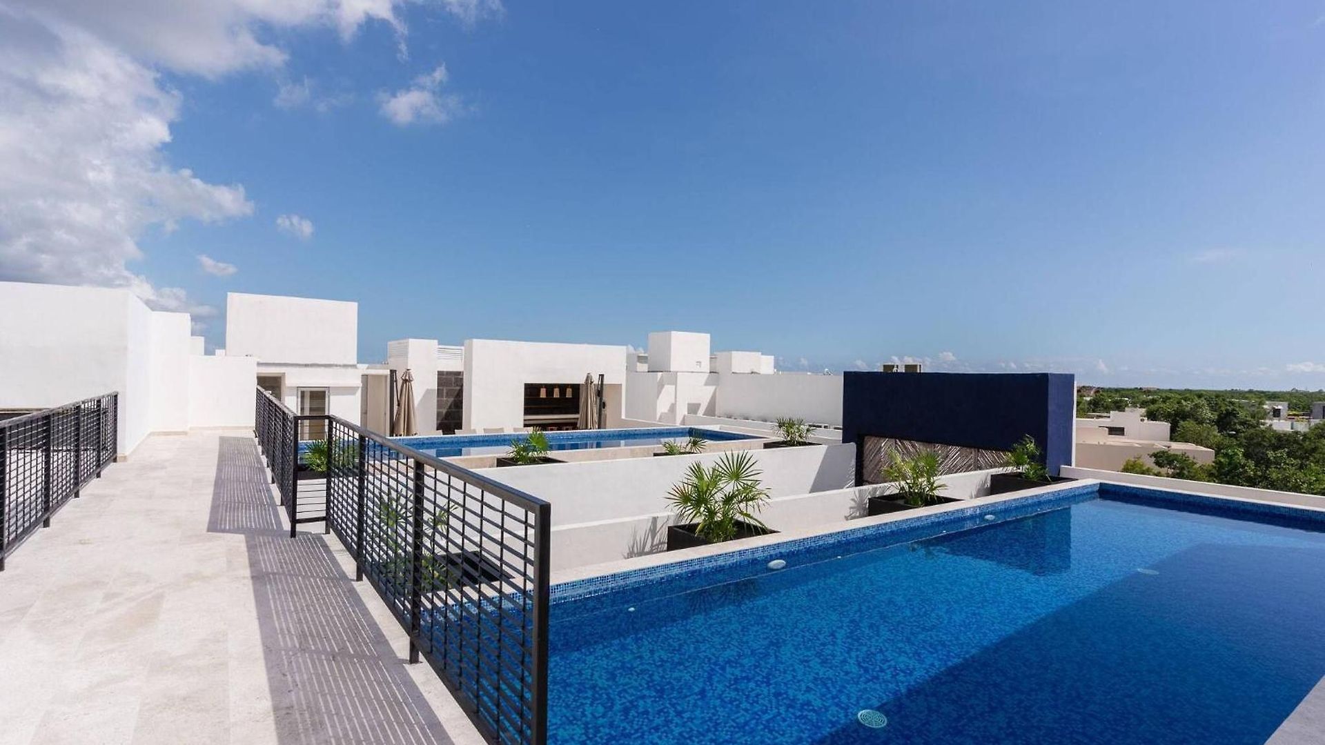Modern And Bright Rooftop Pools Gym Cowork