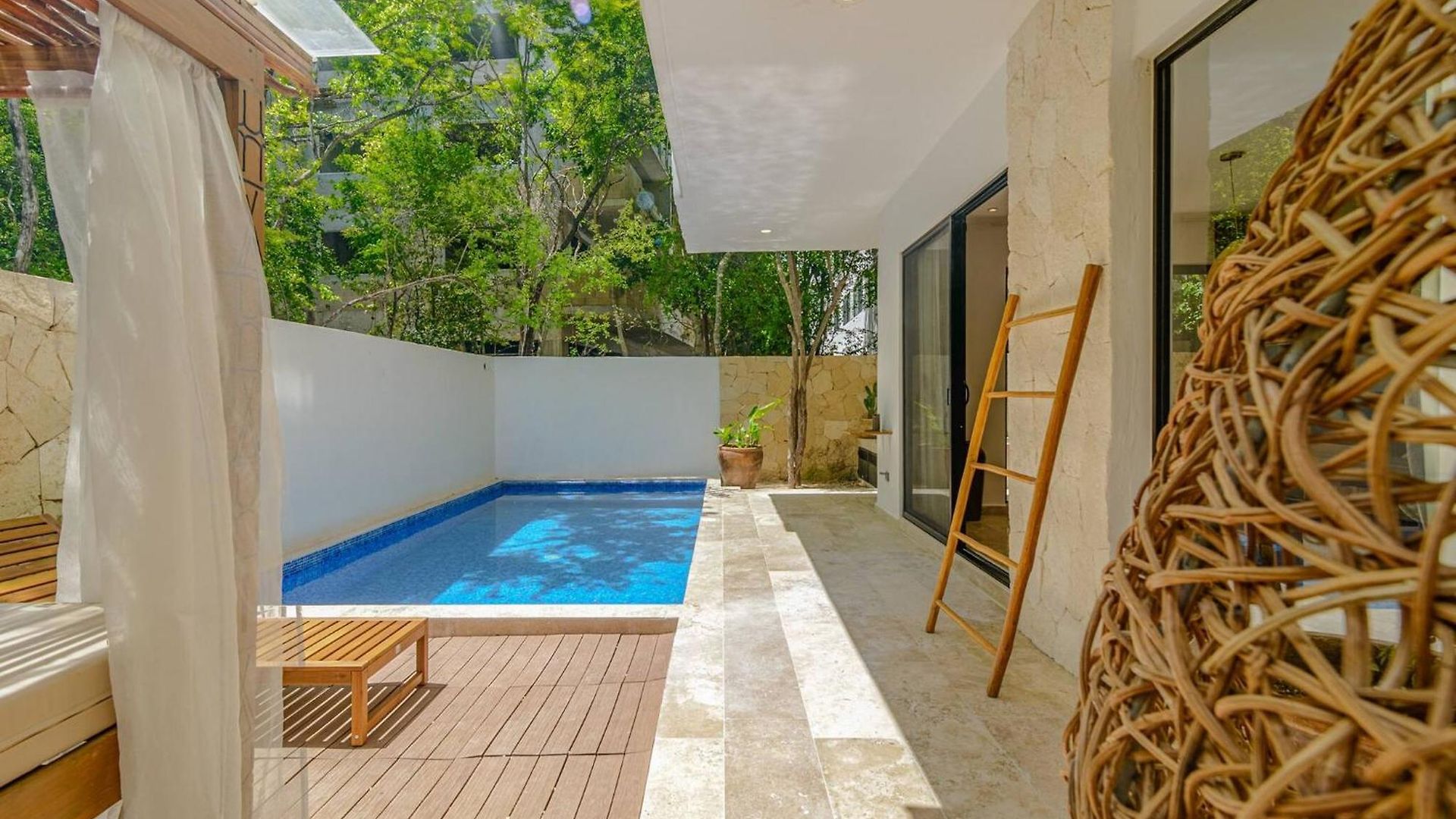 Apartment Tropical Retreat: Scooters, Hot Tub, Pool, Projector Tulum