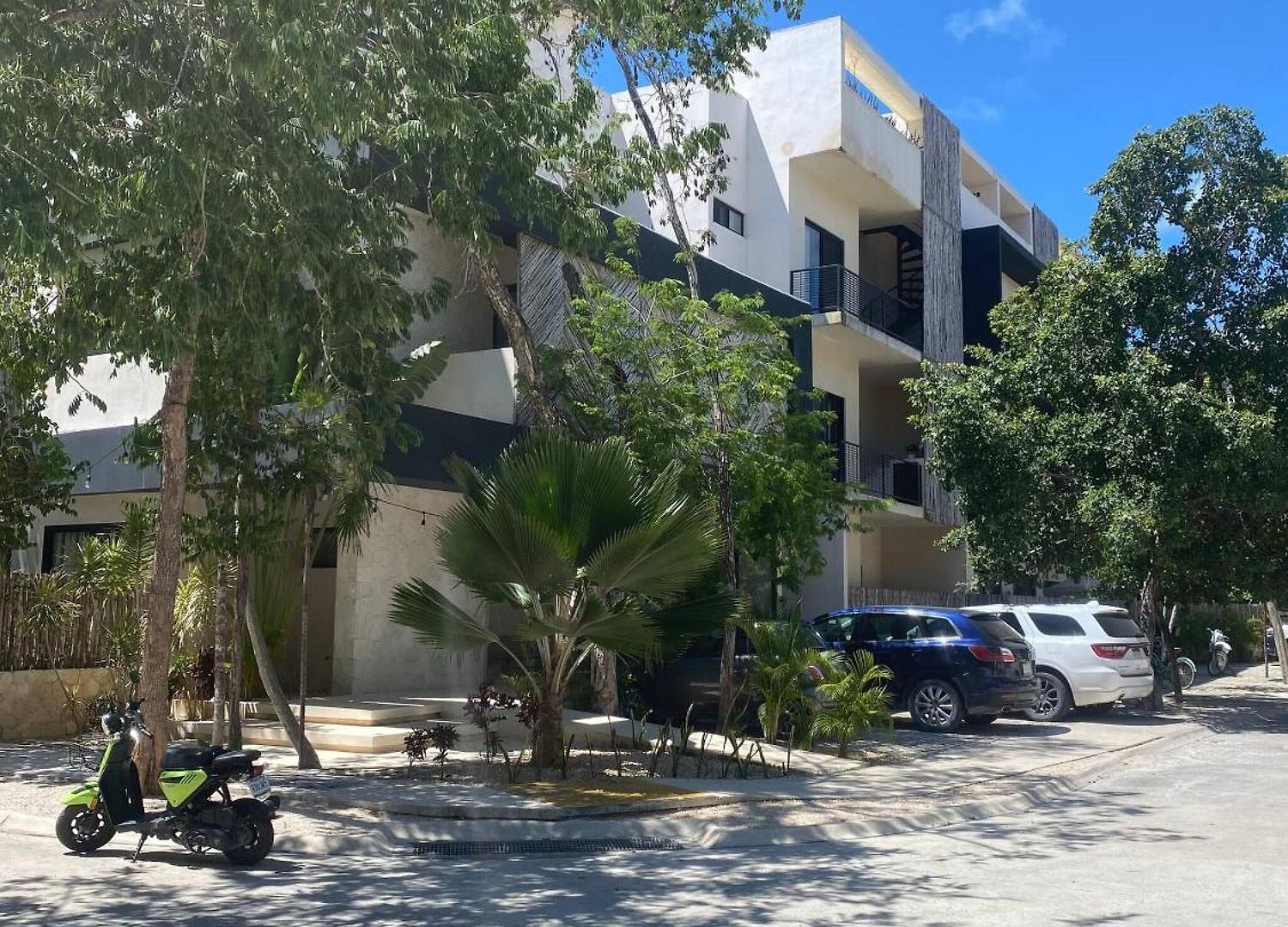 Great 3 Bedroom And Private Pool Apartment *