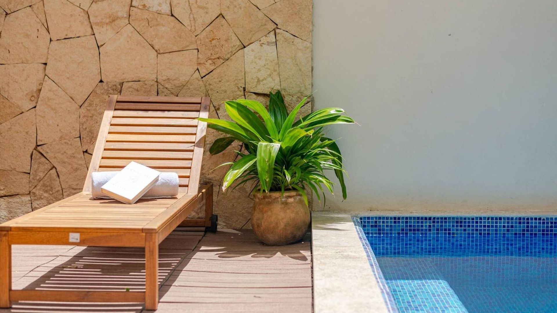 Tropical Retreat: Scooters, Hot Tub, Pool, Projector Tulum