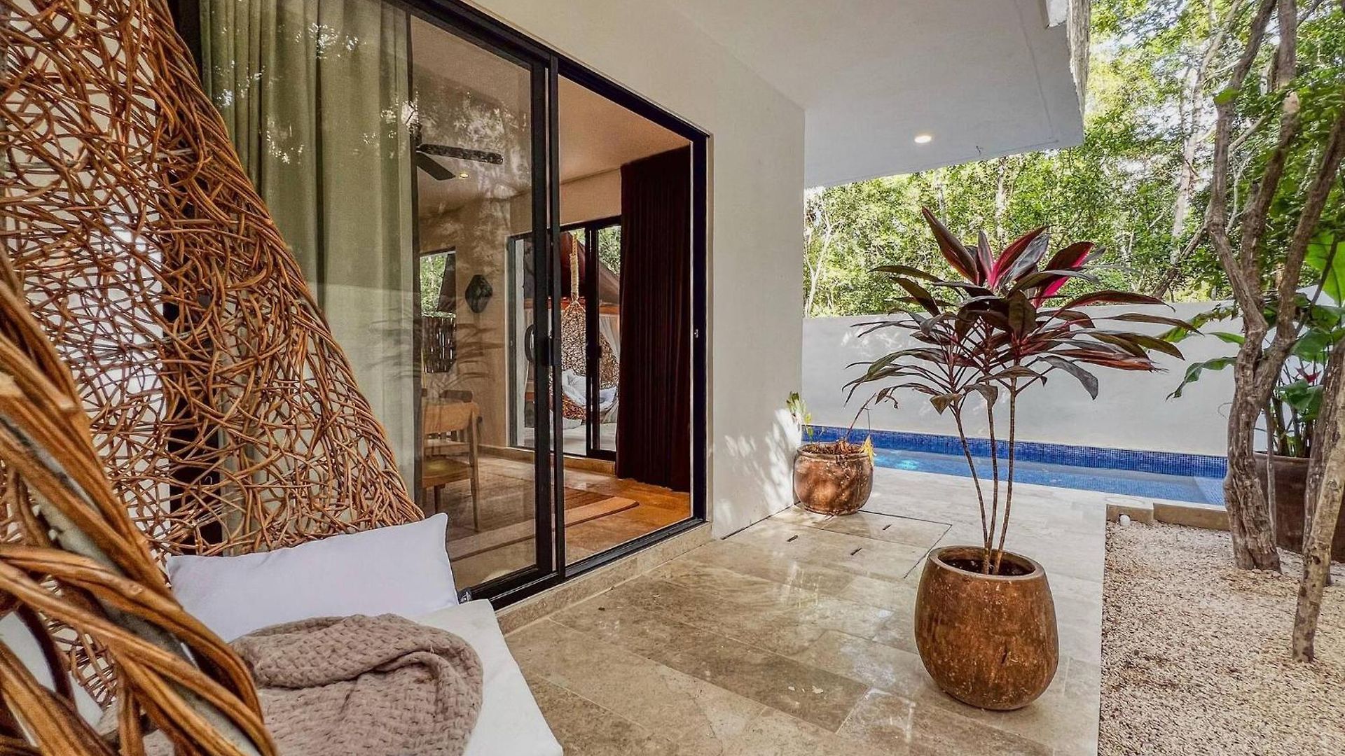 Apartment Tropical Retreat: Scooters, Hot Tub, Pool, Projector Tulum