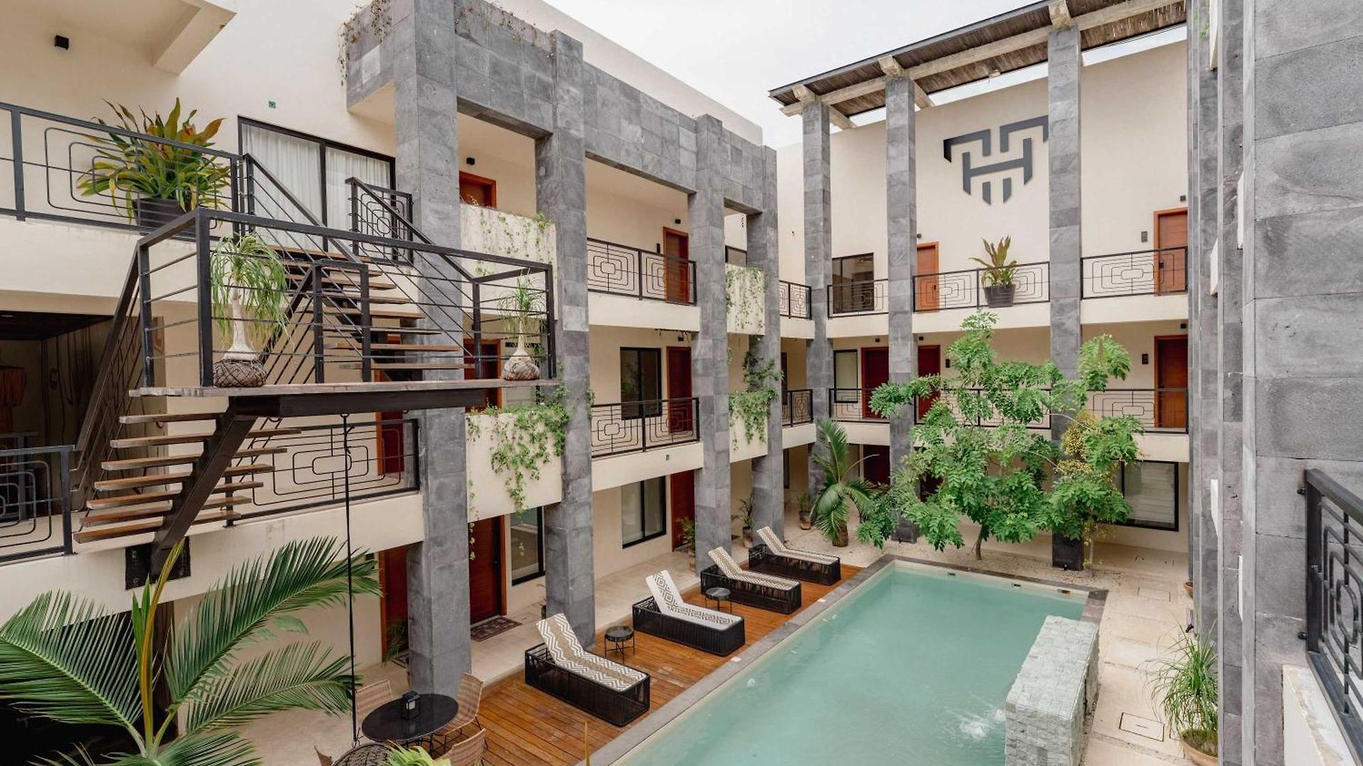 Talulah Living 3br - Private & Shared Pool