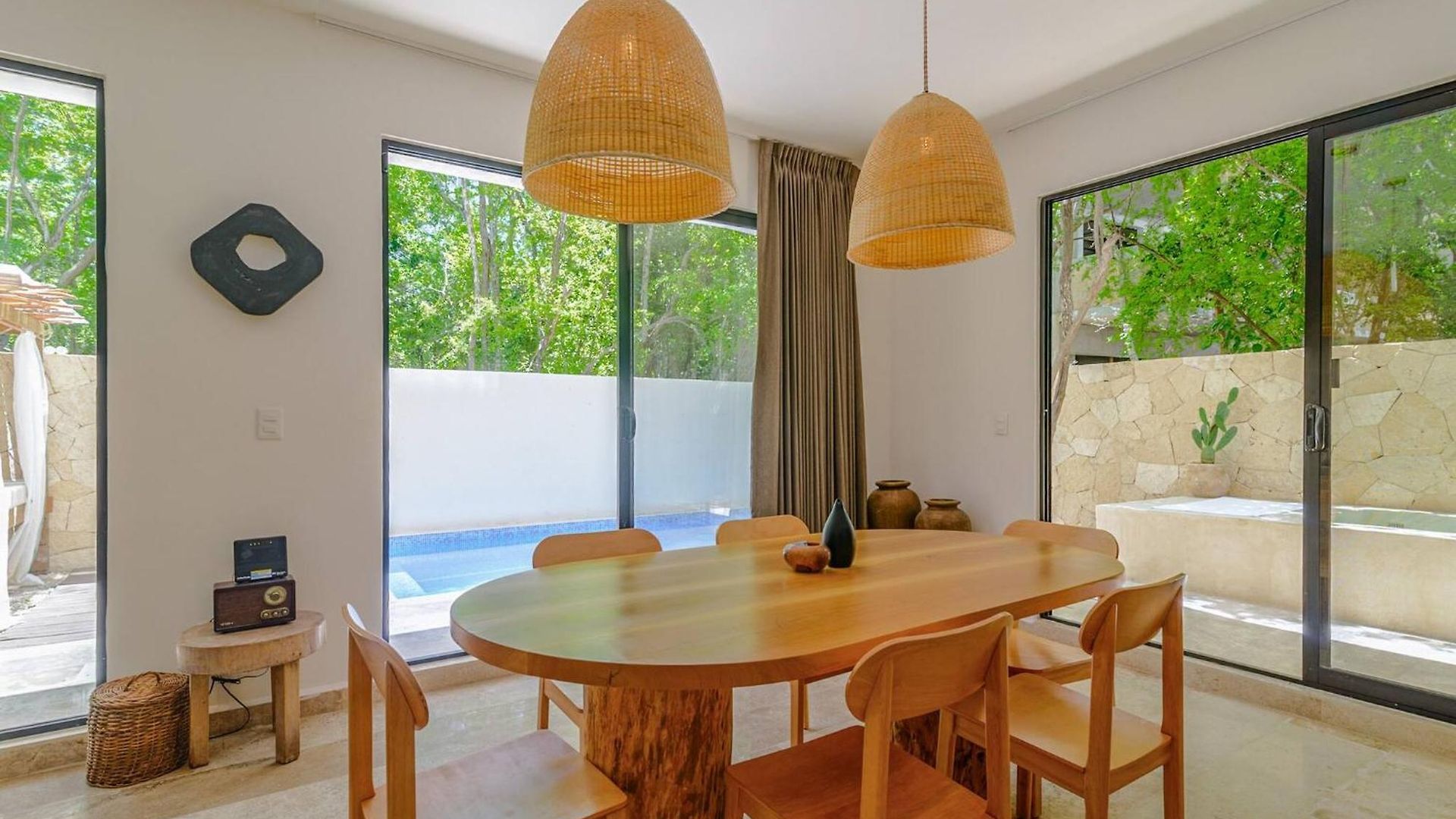 Tropical Retreat: Scooters, Hot Tub, Pool, Projector Apartment *