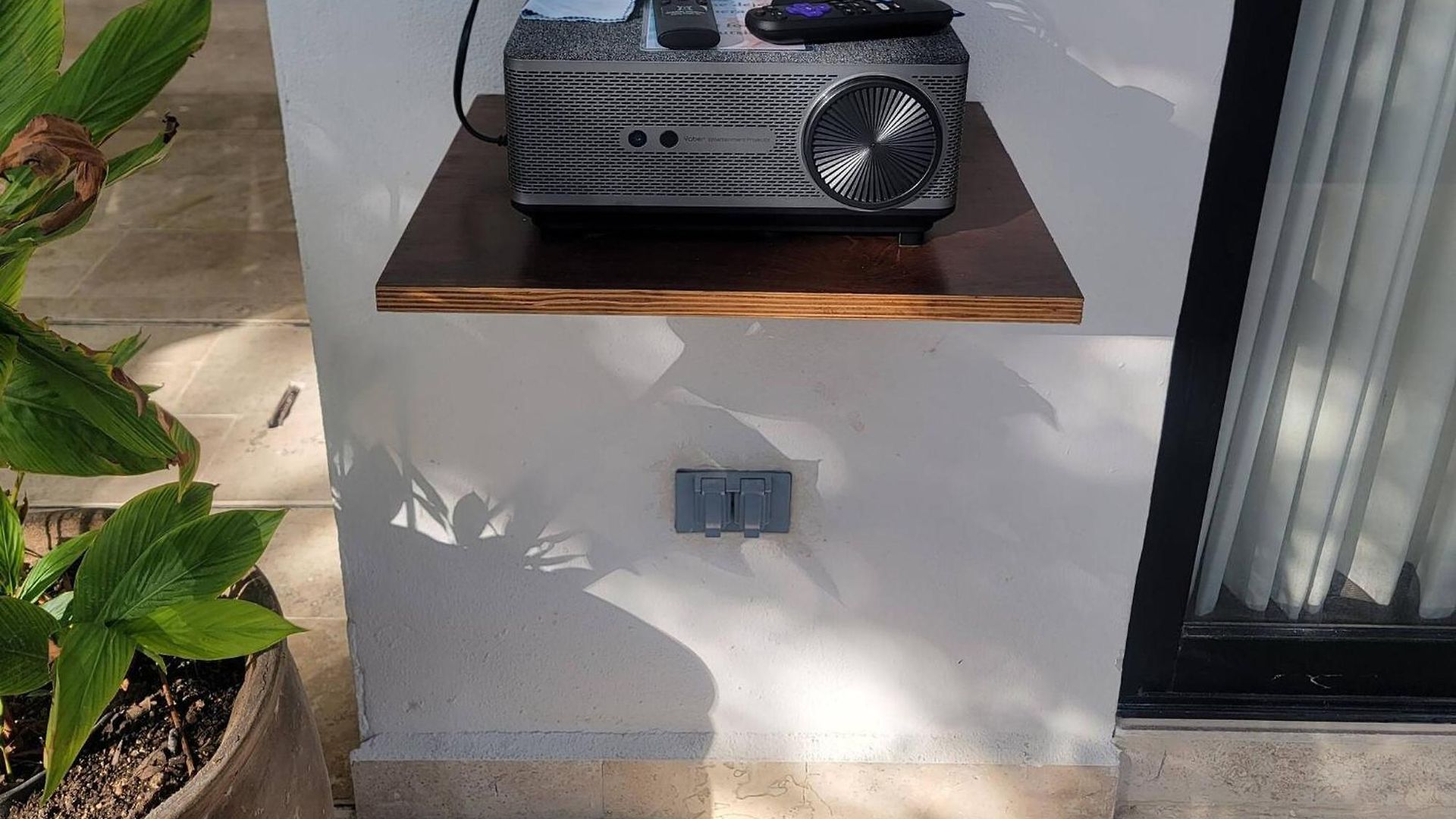 Apartment Tropical Retreat: Scooters, Hot Tub, Pool, Projector *