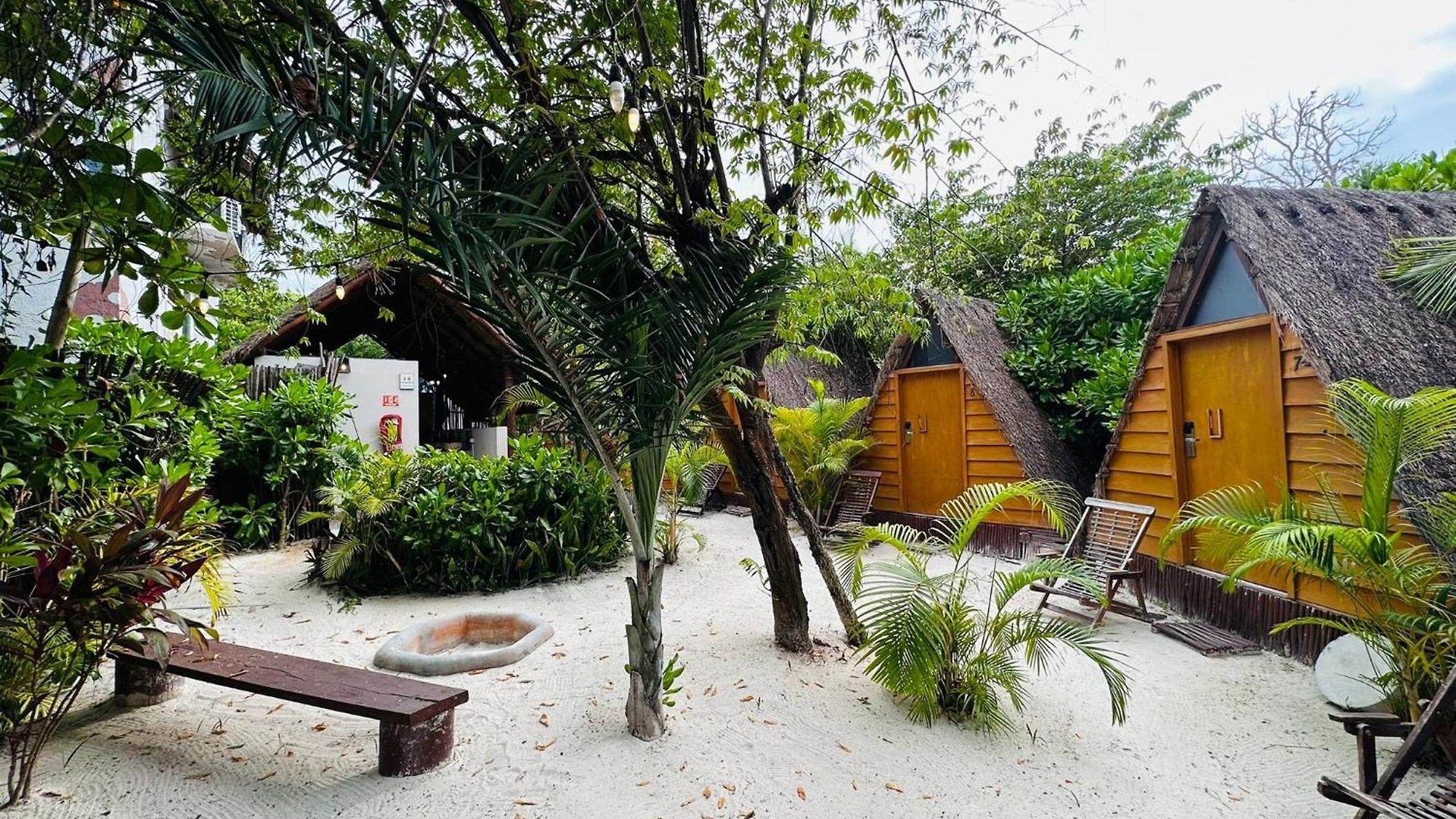 Mia Beachfront - Ocean View And Club Hotel 4*