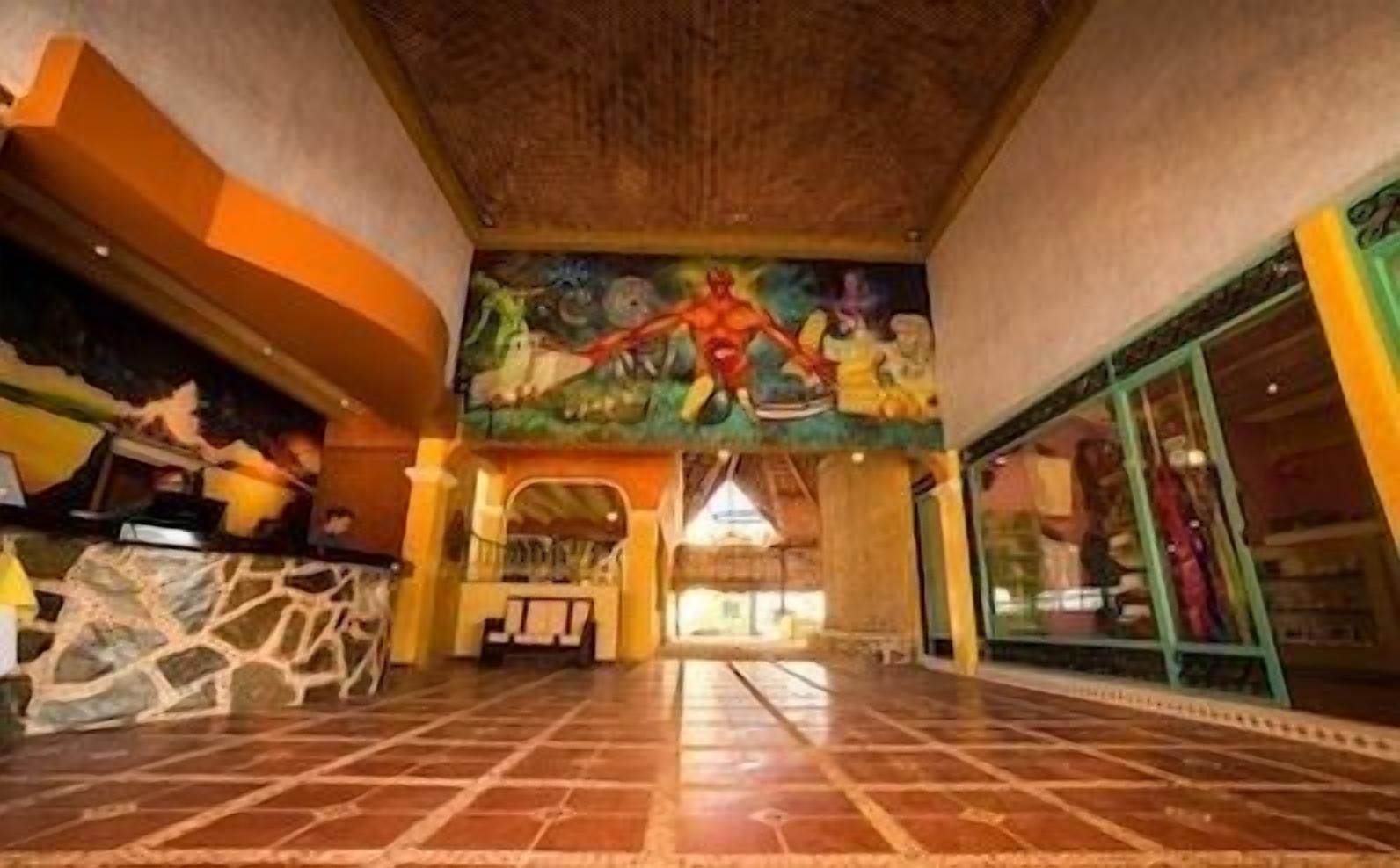 Pavoreal Hotel 4*