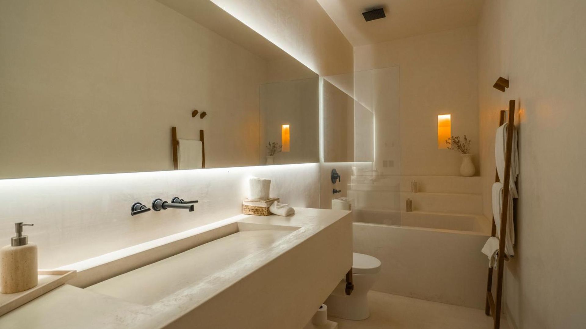 Namas Apartahotel 4*