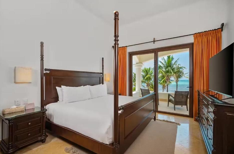 Villa Beachfront Hacienda Soliman Bay *