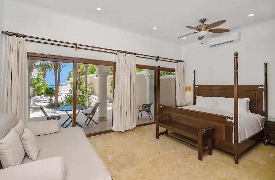 Villa Beachfront Hacienda Soliman Bay