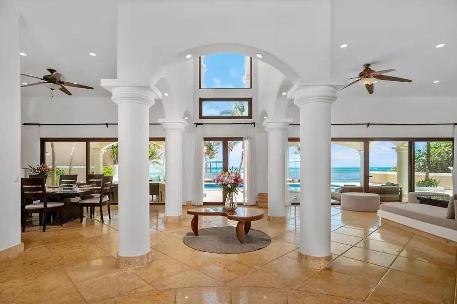 Beachfront Hacienda Soliman Bay *