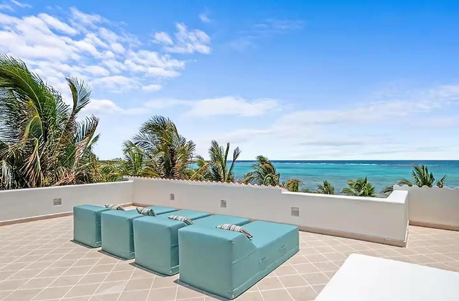 Beachfront Hacienda Soliman Bay *