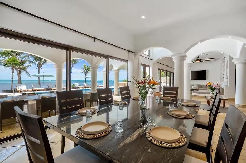 Villa Beachfront Hacienda Soliman Bay